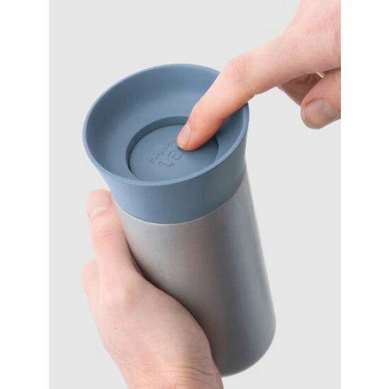 BergHOFF Leo 11.2oz 18/10 Stainless Steel Thermal Mug, Blue Reusables 4 BergHOFF Leo 11.2oz 18/10 Stainless Steel Thermal Mug, Blue Reusables - Image 2